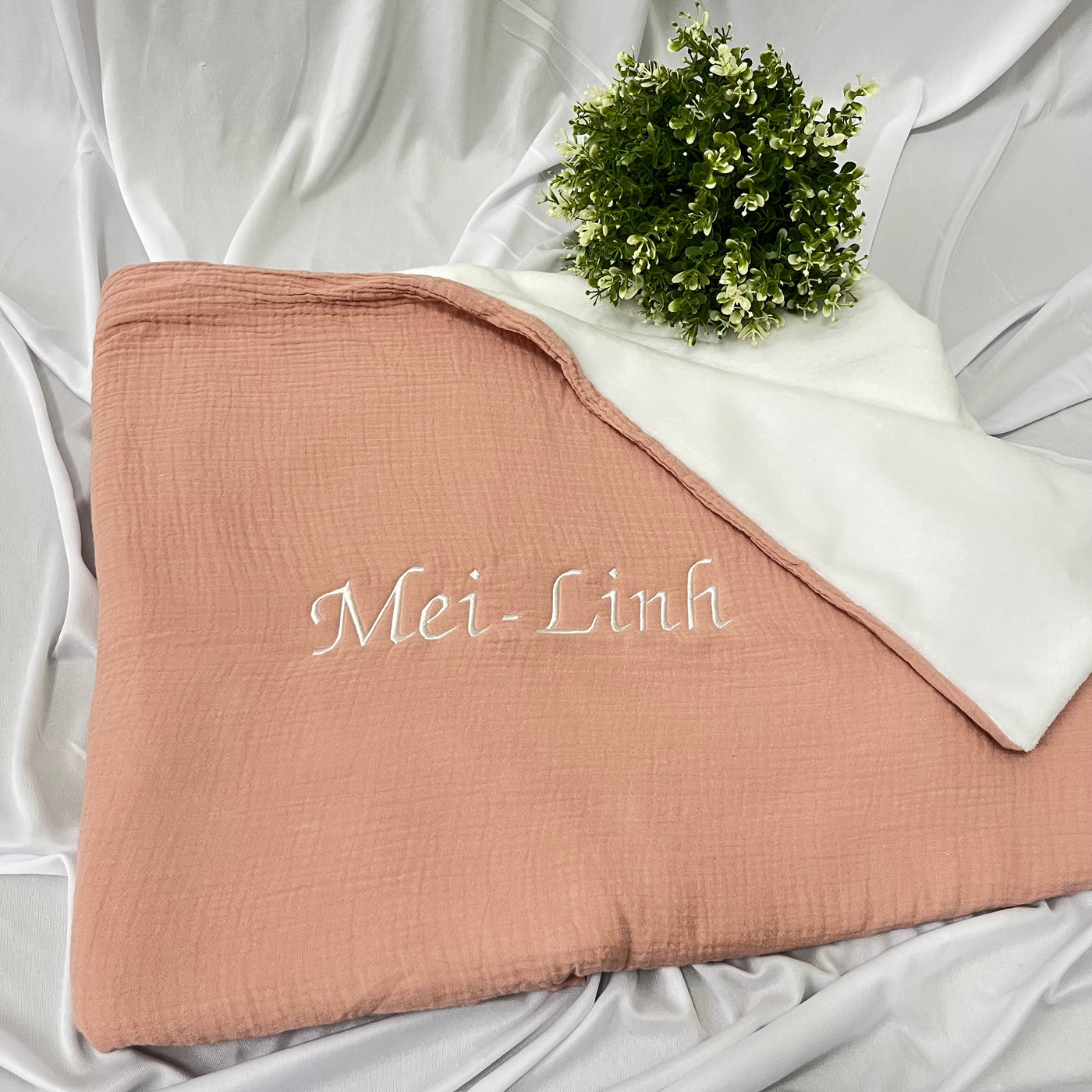 COUVERTURE BRODÉE