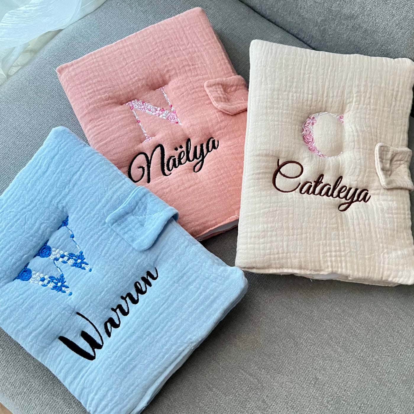 PROTÈGE CARNET DE SANTÉ BRODÉ