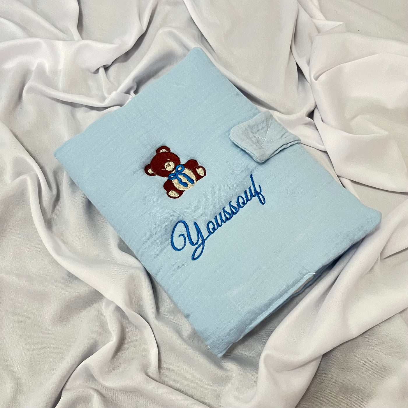 PROTÈGE CARNET DE SANTÉ BRODÉ - OURS