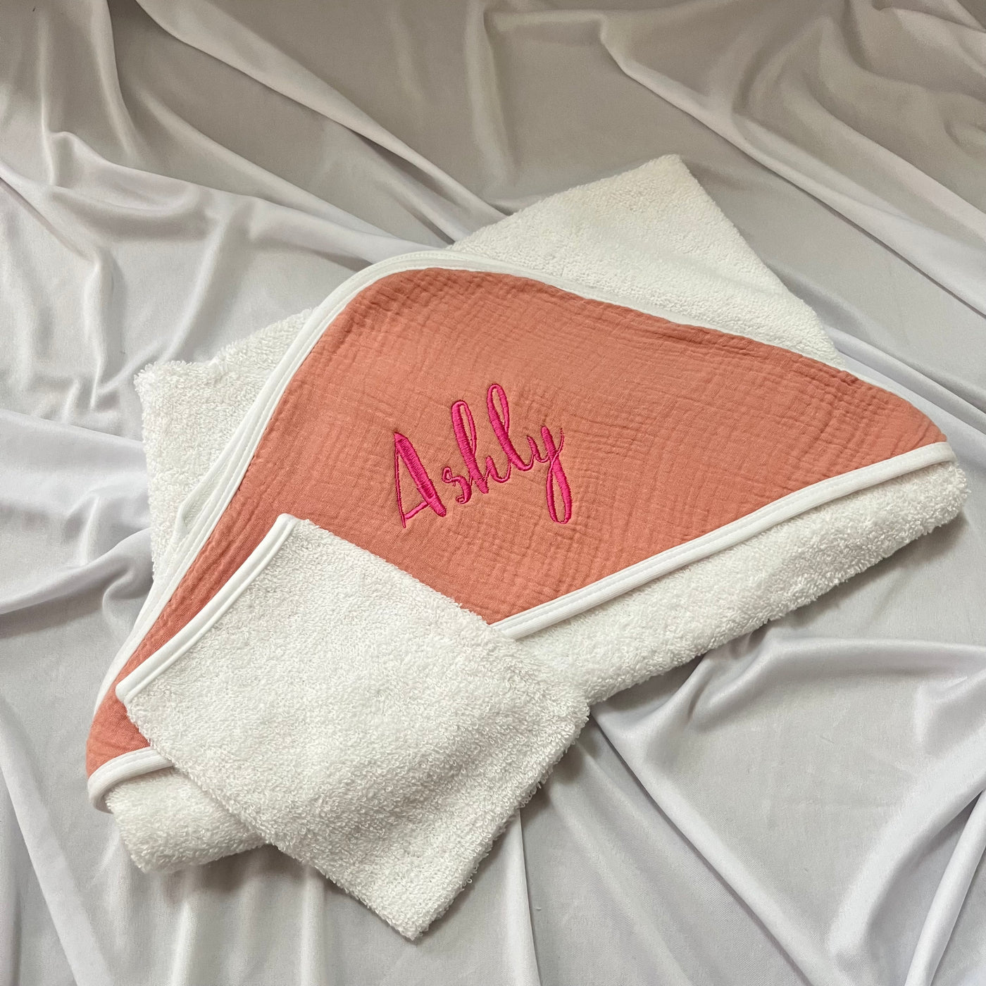 CAPE DE BAIN BRODÉE